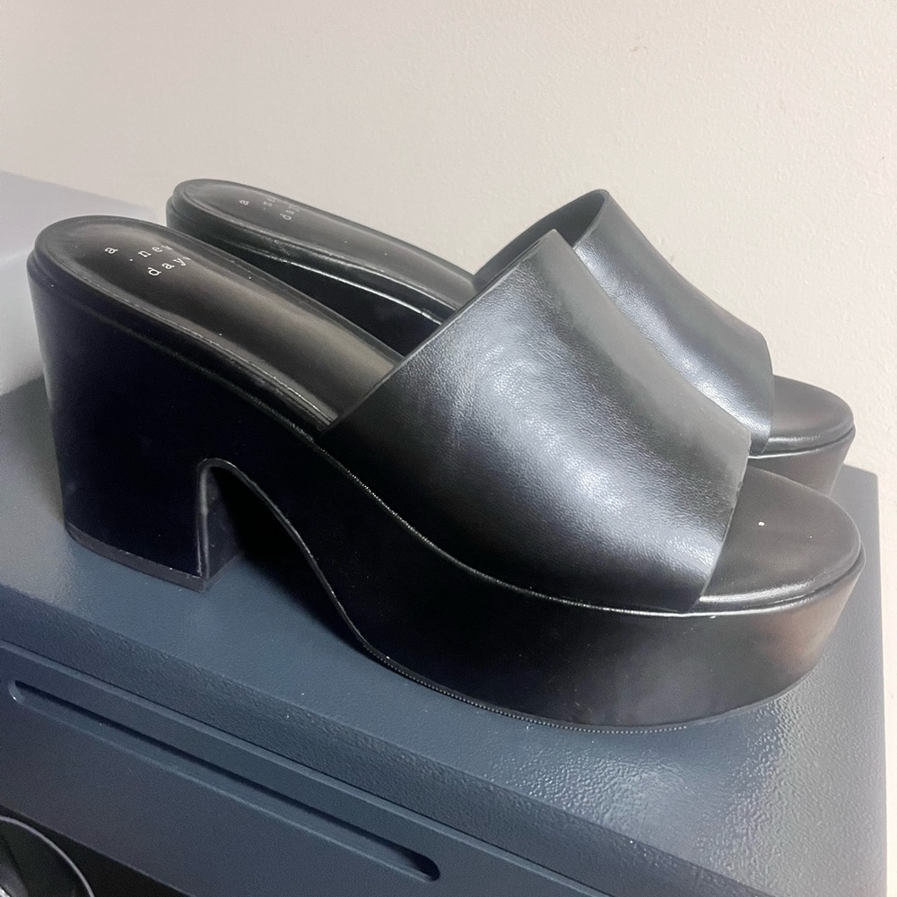 Black Platform Slide Sandals